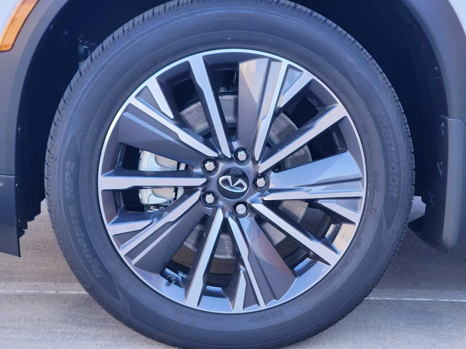 New 2027 RADIANT WHITE INFINITI Luxe FWD image 7