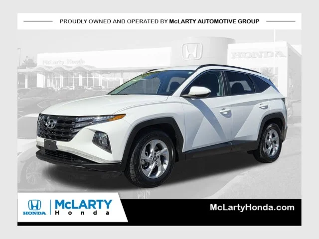 Used 2024 White Hyundai SEL image 1