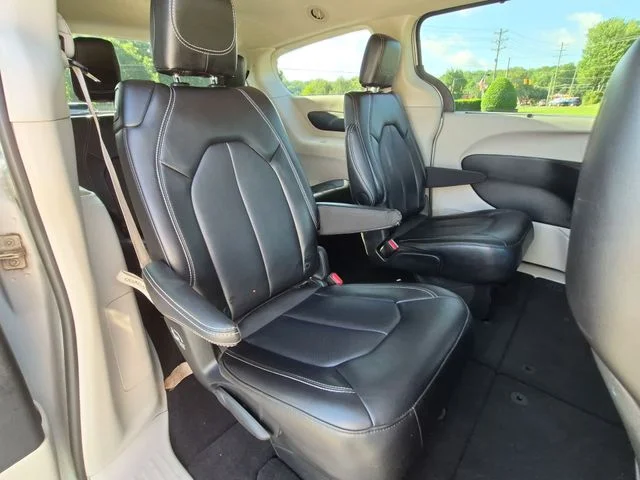 Used 2024 Silver Chrysler Touring L image 33