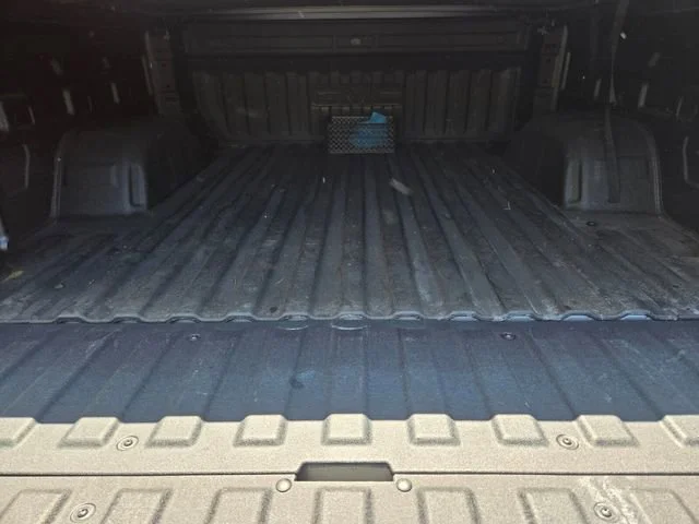 Used 2025 Sterling Metallic GMC Elevation image 17