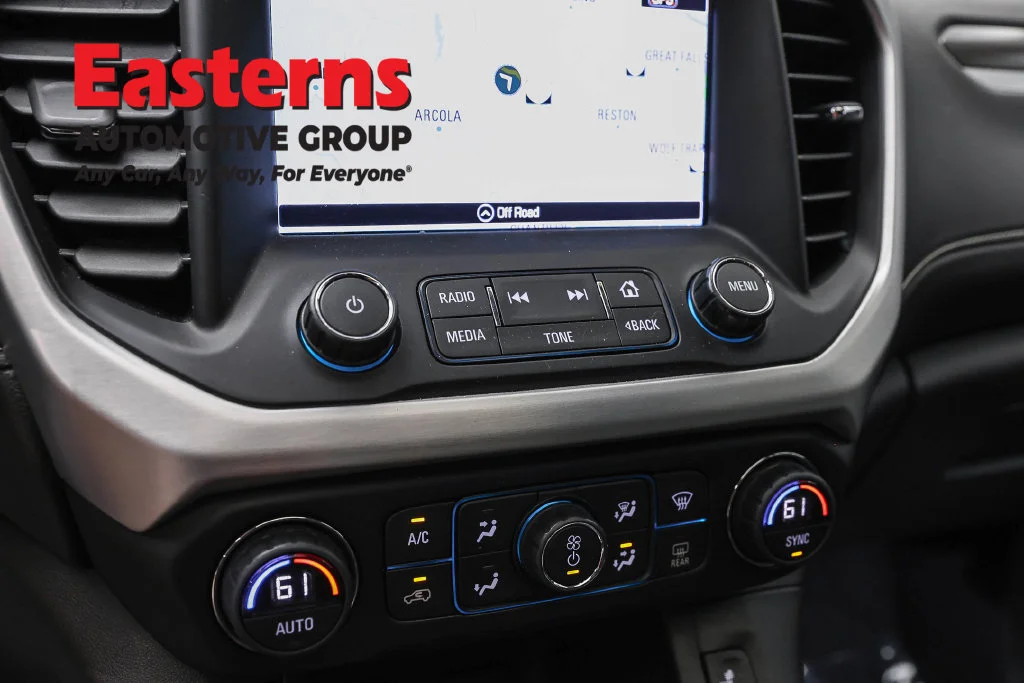 Used 2018 White GMC SLT-2 image 20