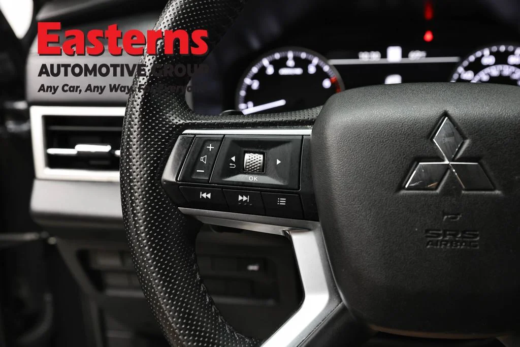 Used 2025 Gray Mitsubishi SE image 15