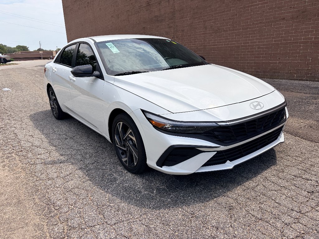 Used 2025 Serenity White Hyundai SEL Sport image 7