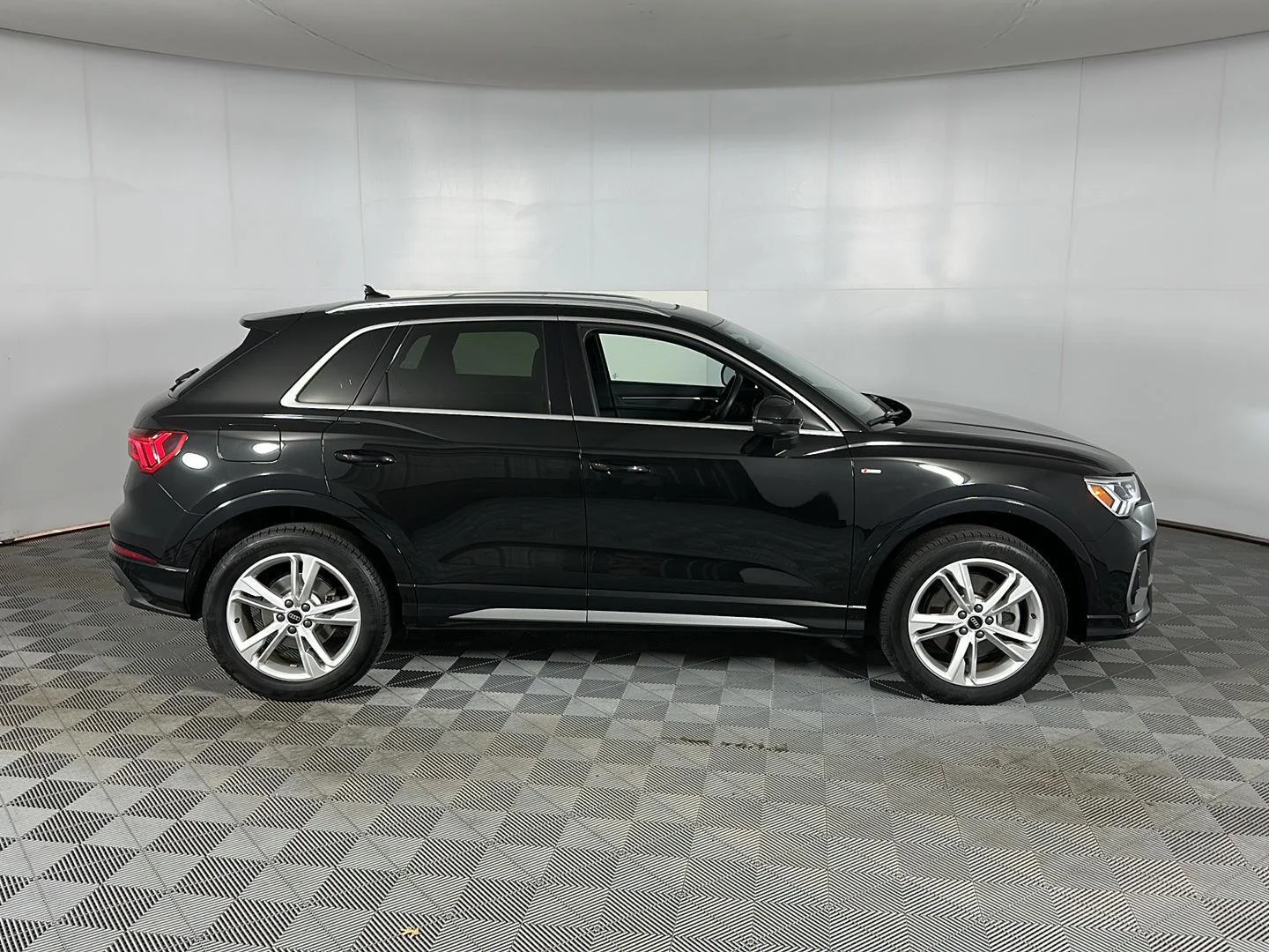 Used 2023 Mythos Black Metallic Audi S line Premium Plus image 5
