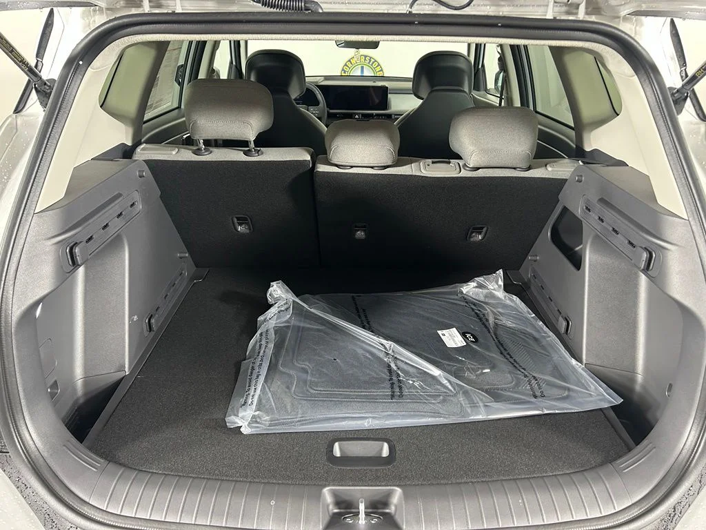 New 2027 Ivory Silver Kia S image 18