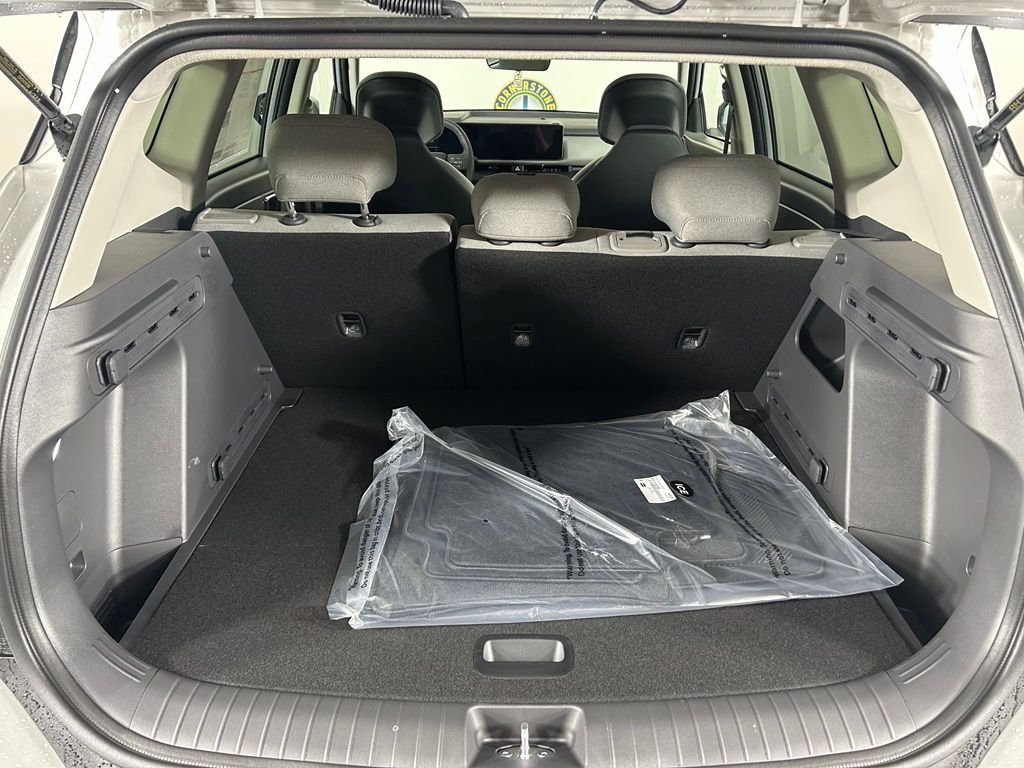 New 2027 White Kia S image 18