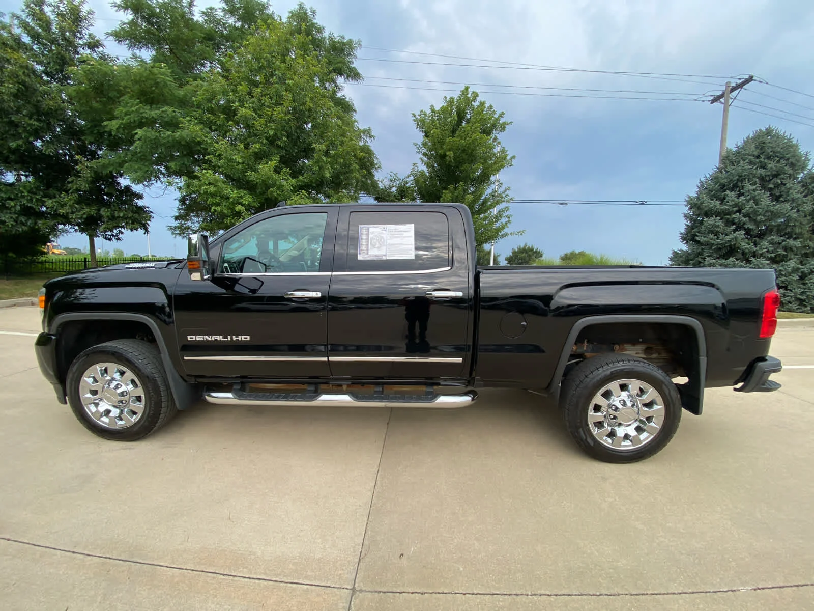 Used 2018 ONYX BLACK GMC Denali image 5