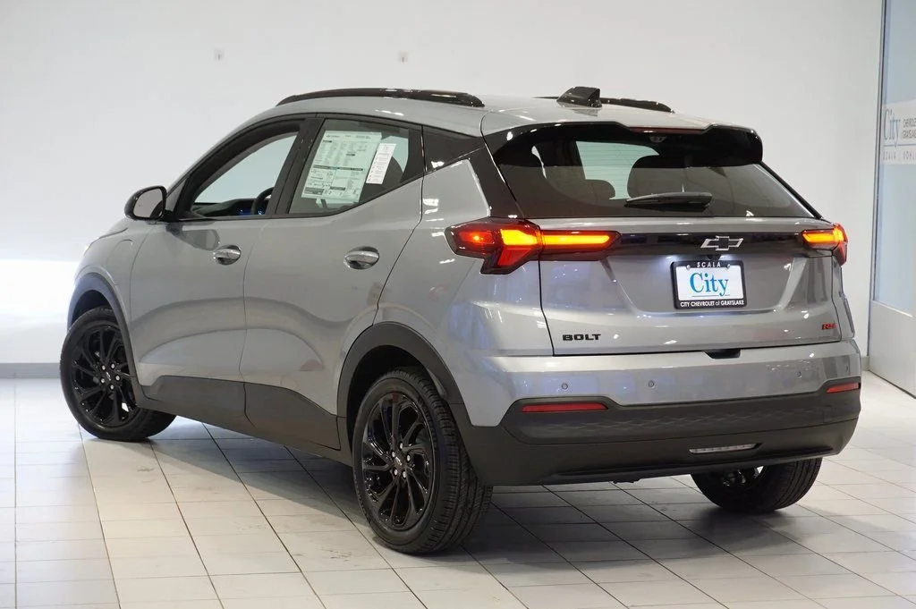 2027 Chevrolet Bolt RS - Photo 9