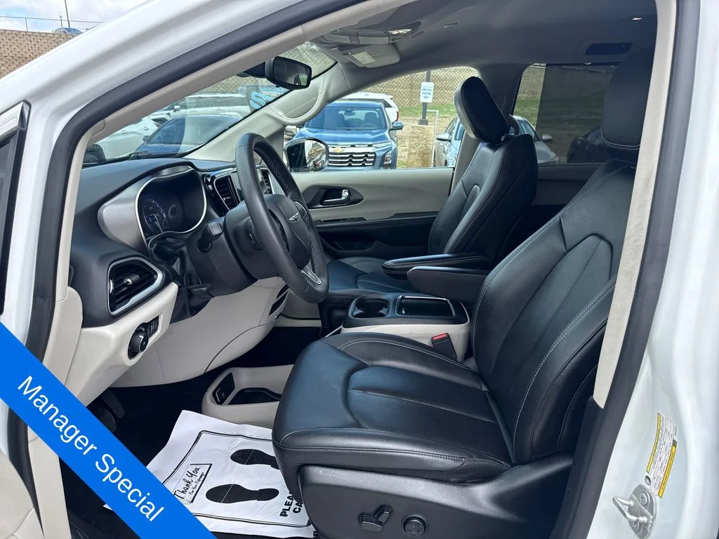 2024 Chrysler Pacifica Touring L - Photo 10