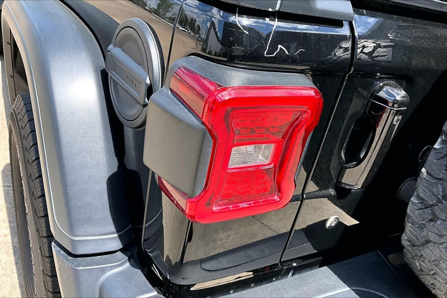 Used 2020 Black Clearcoat Jeep Recon image 52