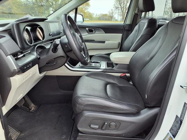 Used 2024 White Kia  image 19