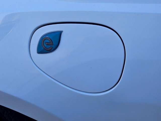 Used 2024 White Chrysler Select image 13