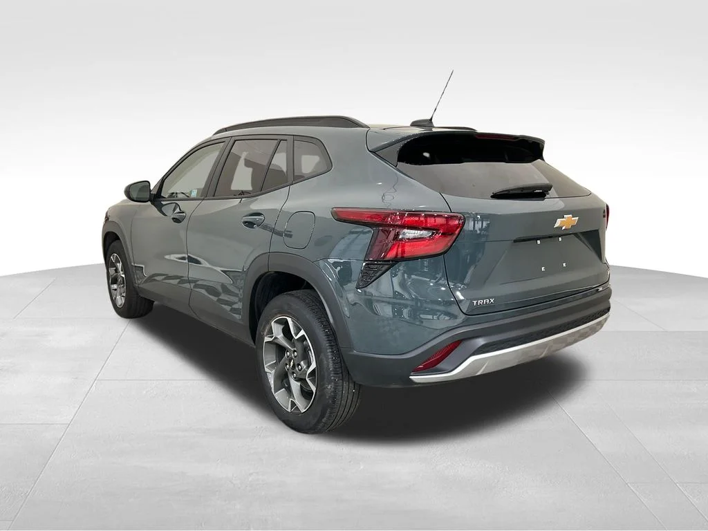 Used 2025 Gray Chevrolet LT image 3