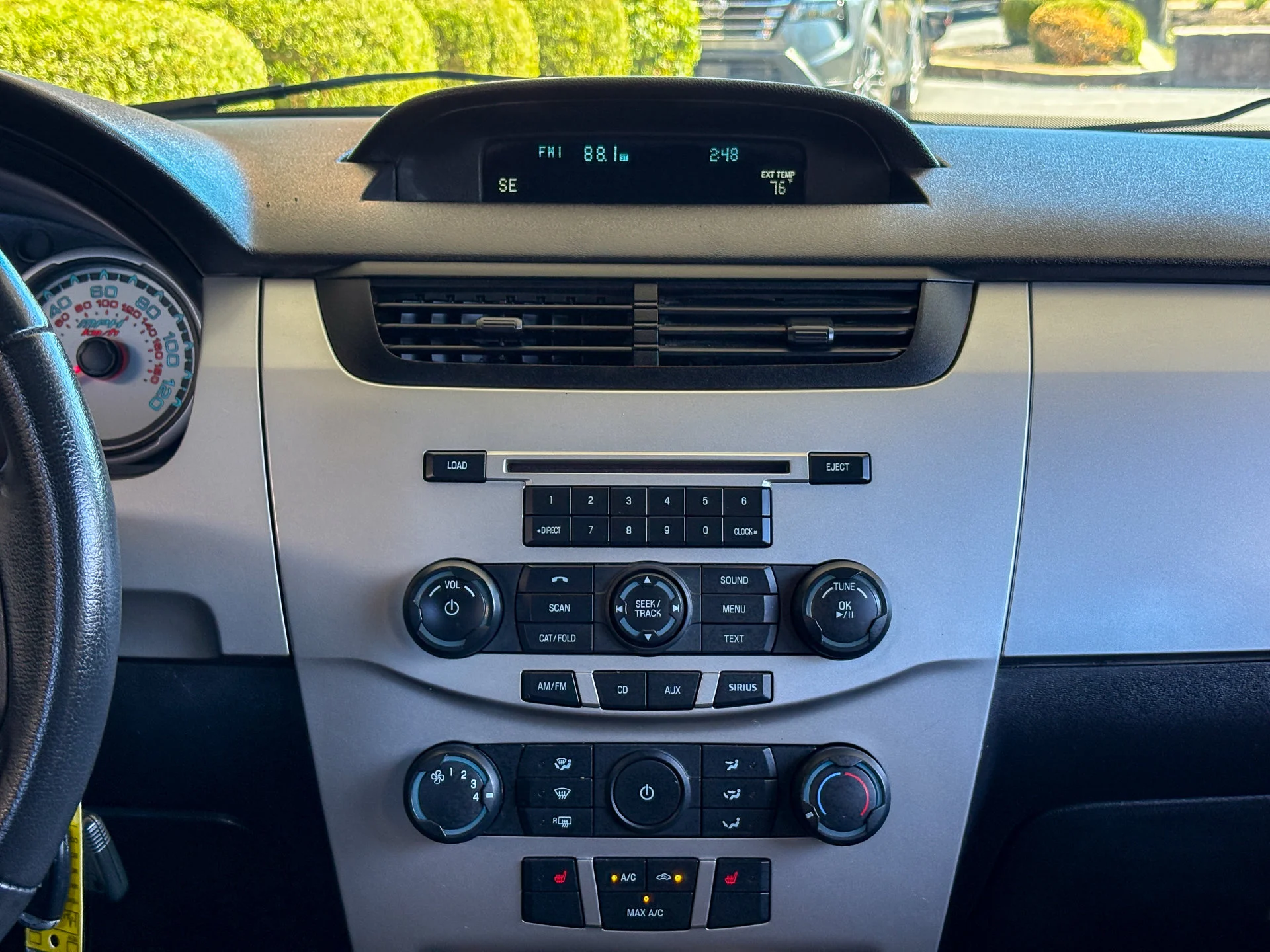 Used 2010 Gray Ford SEL image 14