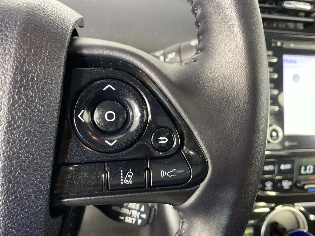 Used 2021 White Toyota LE image 15