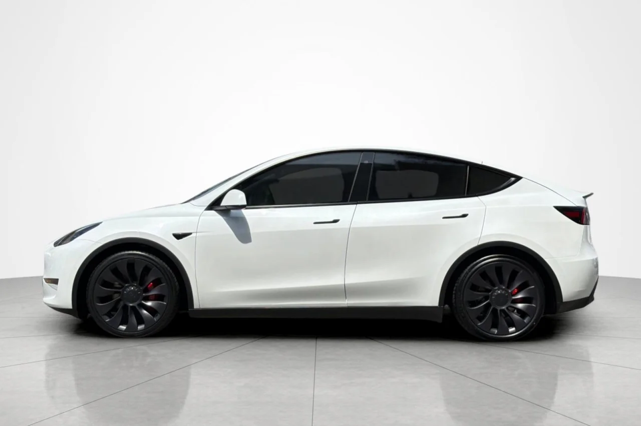 Used 2021 ARCTIC WHITE Tesla Performance image 2