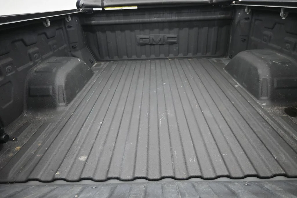 Used 2022 White GMC SLT image 16