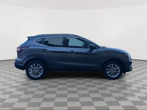 Used 2022 Gray Nissan SV image 2
