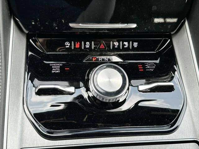 New 2026 Bright White Clear-Coat Exterior Paint Jeep Limited Altitude image 19