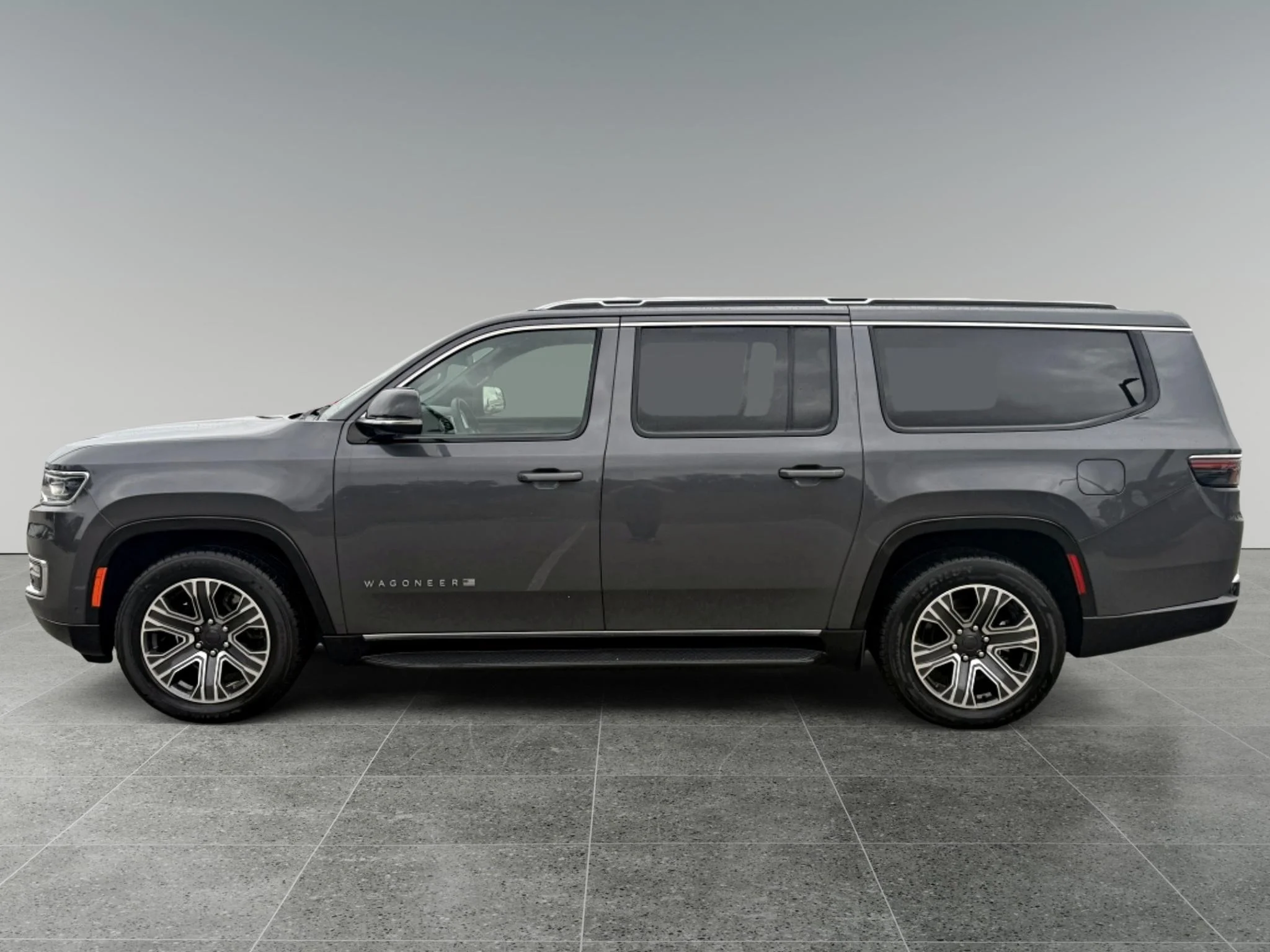 Used 2024 Baltic Gray Metallic Clearcoat Jeep Series II image 9