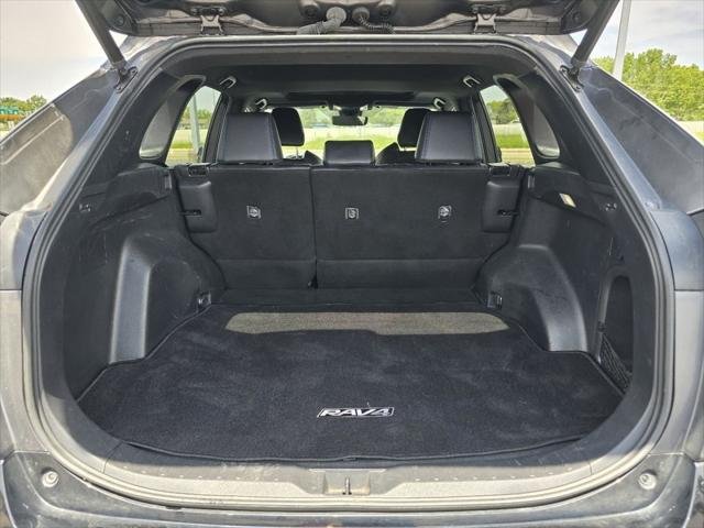 Certified Used 2022 MID BLCK/MAG GRAY Toyota  image 20