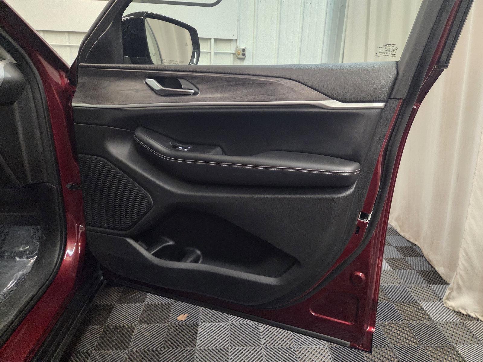Used 2023 Velvet Red Pearlcoat Jeep Limited image 47
