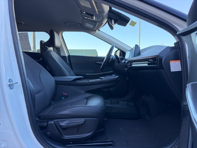 Certified Used 2024 Snow White Pearl Kia Light image 24