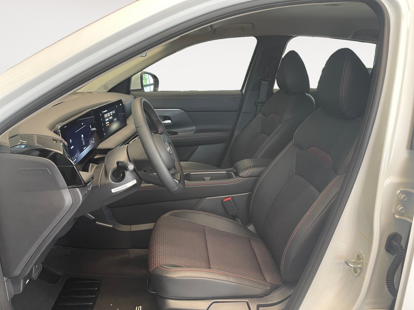 2026 Nissan KICKS SR - Photo 21