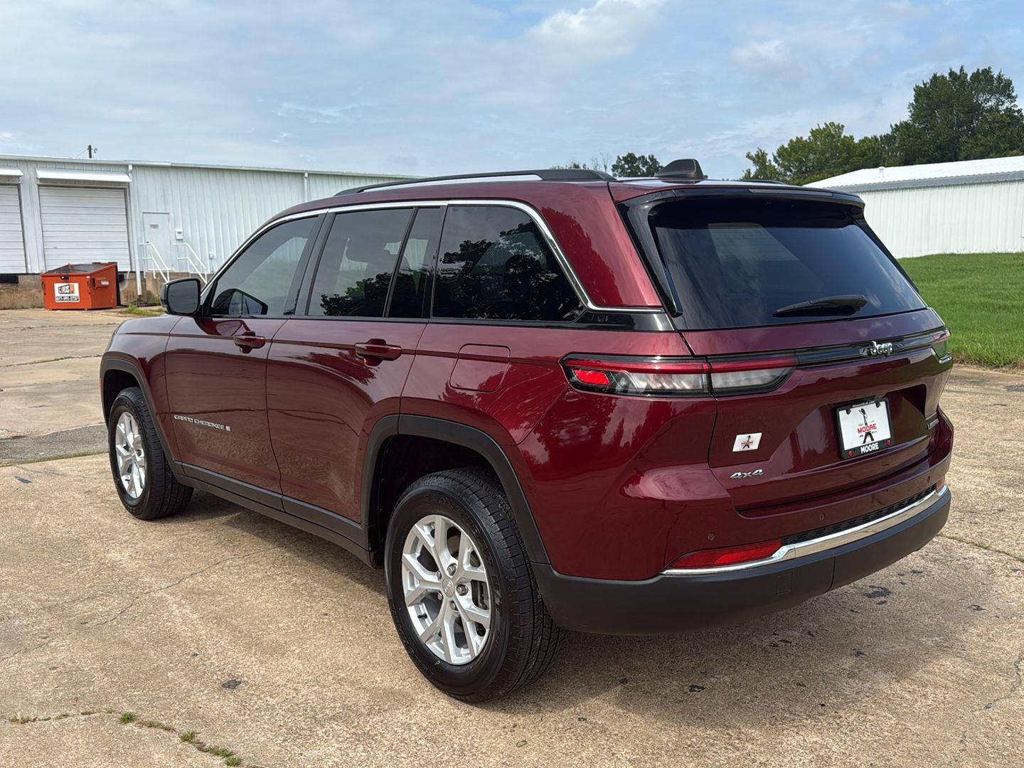 Used 2023 Velvet Red Pearlcoat Jeep Limited image 5