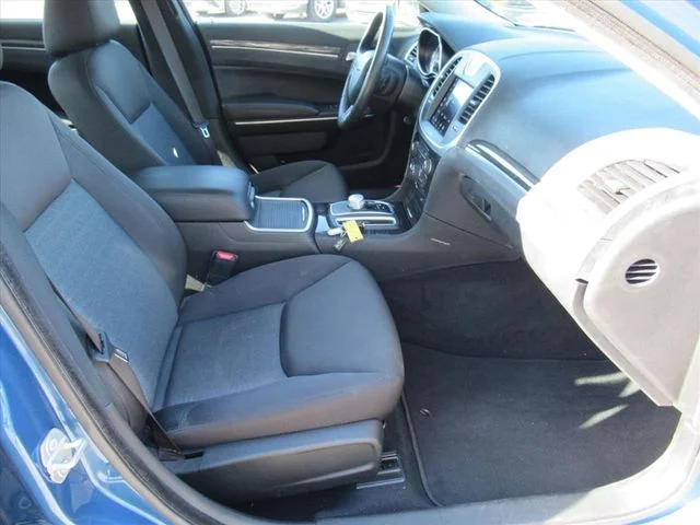 Used 2021  Chrysler Touring image 10