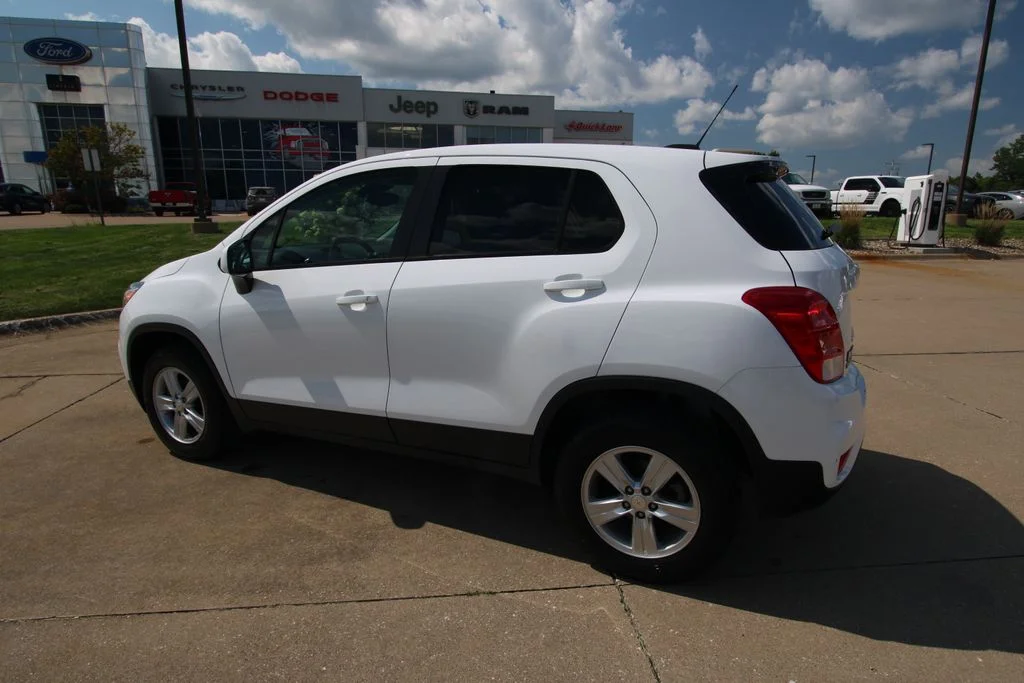 Used 2022 White Chevrolet LS image 14