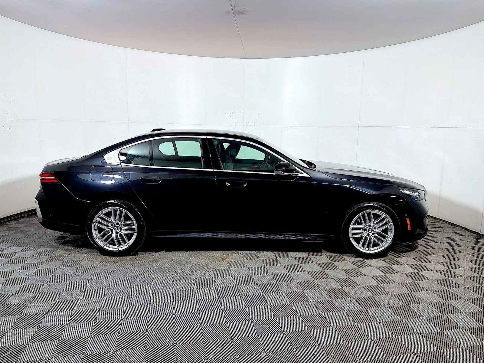 Used 2024 Black Sapphire Metallic BMW 540i xDrive image 7