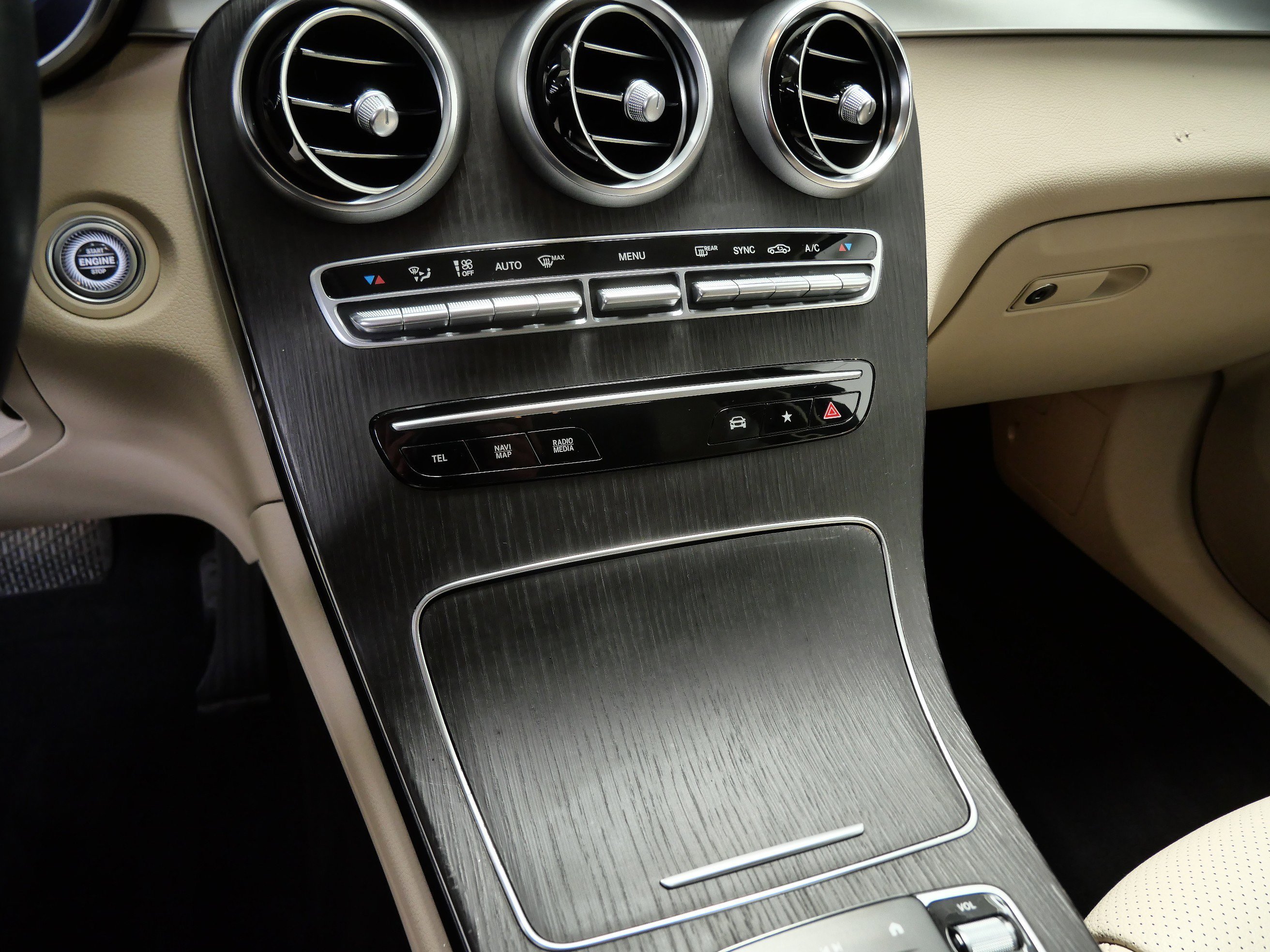 Used 2022 Selenite Grey Metallic Mercedes-Benz GLC 300 image 21