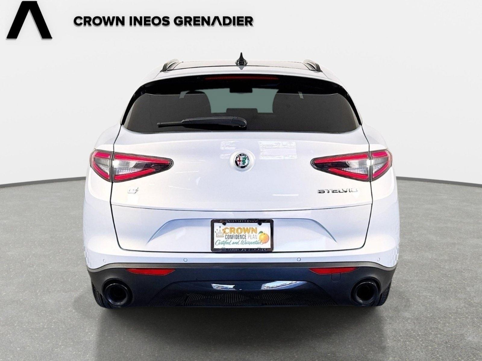 Used 2025 Moonlight Gray Metallic Alfa Romeo Base image 6