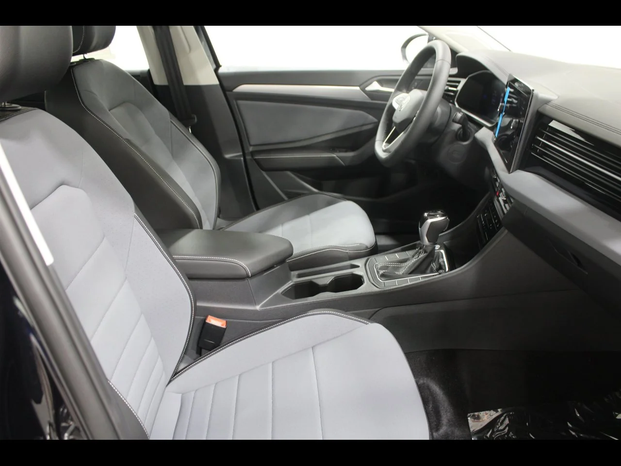 New 2026 Deep Black Pearl Volkswagen 1.5T SE image 24
