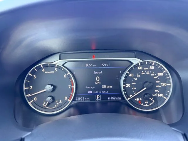 Used 2021 Scarlet Nissan 2.5 SR image 15