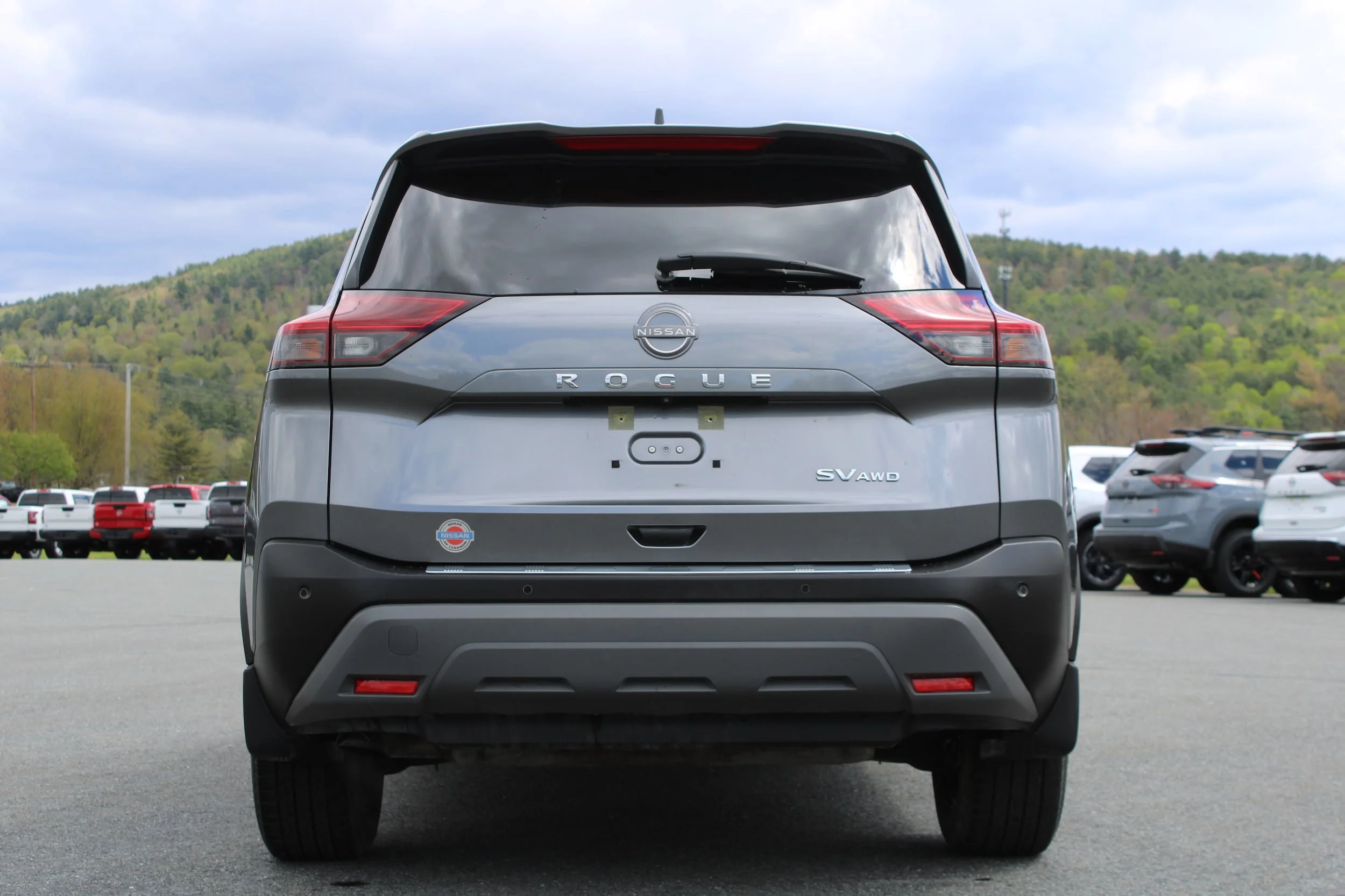 Used 2023 Gun Metallic Nissan SV image 8