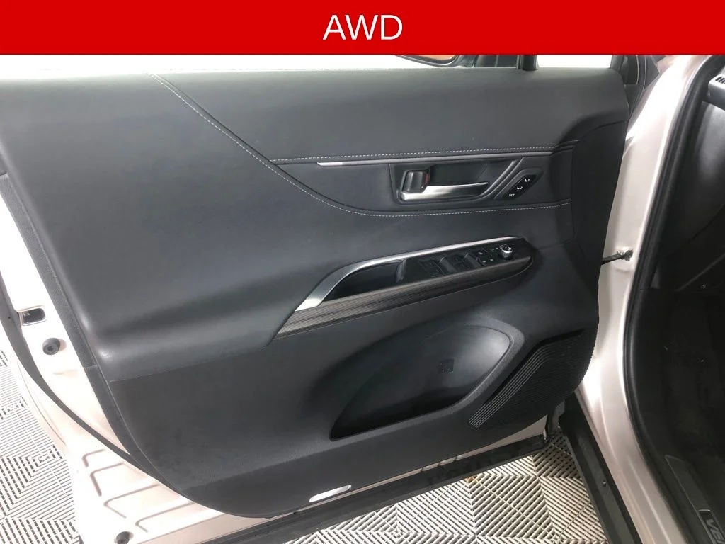 Used 2021 Silver Toyota XLE image 10