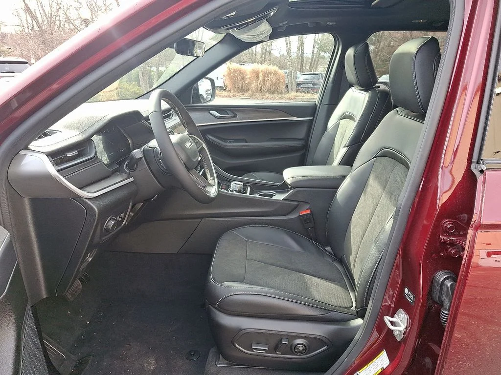 New 2026 Velvet Red Pearl-Coat Exterior Paint Jeep Altitude image 9
