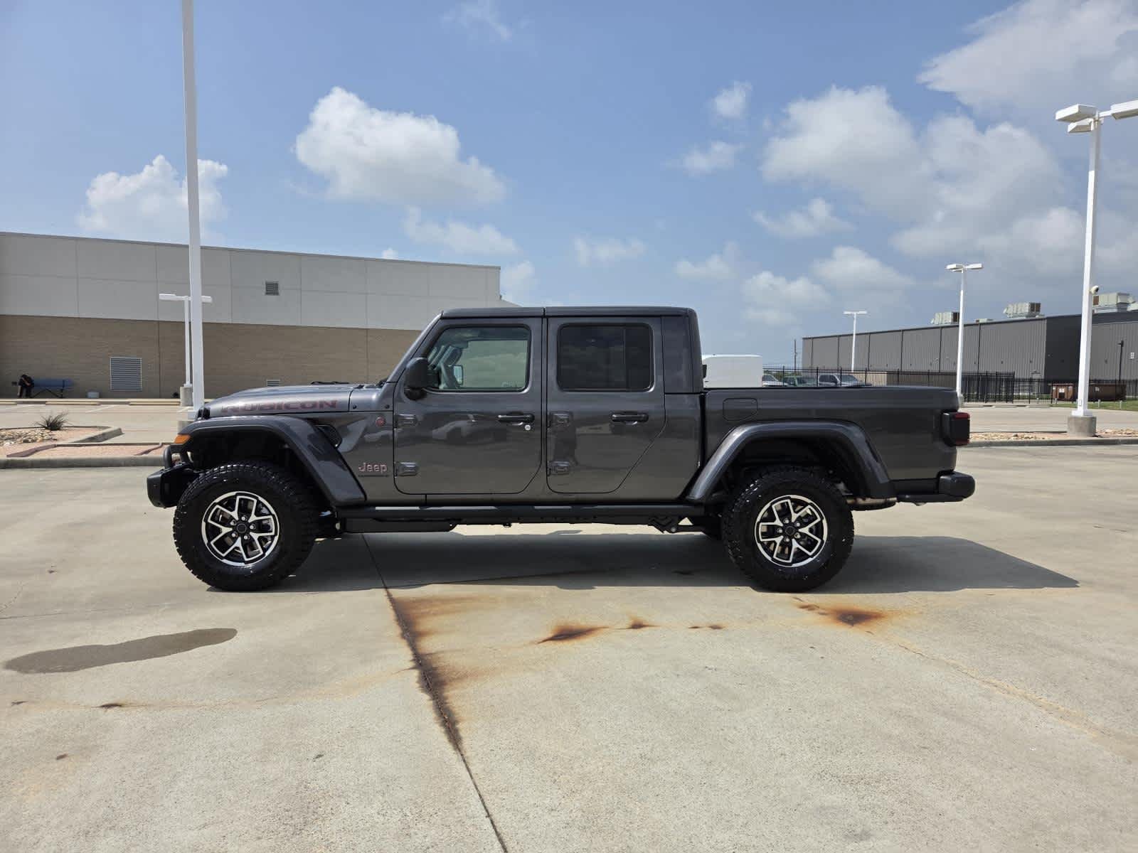 New 2026 Granite Crystal Metallic Clear-Coat Exterior Paint Jeep Rubicon image 2