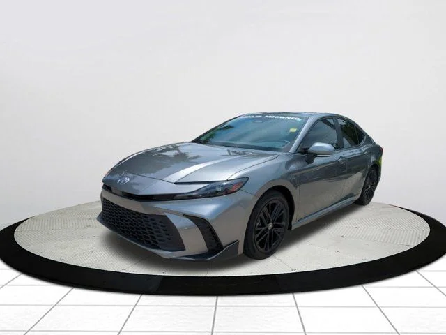 Used 2025  Toyota SE image 7