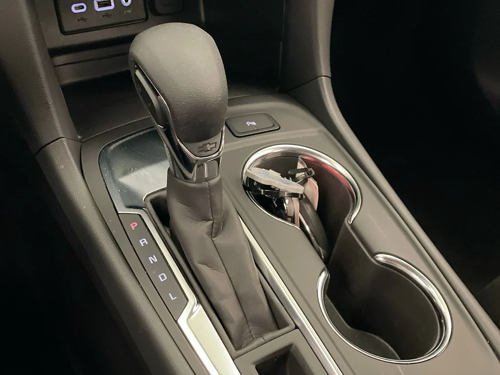 Used 2024 Summit White Chevrolet LT image 16