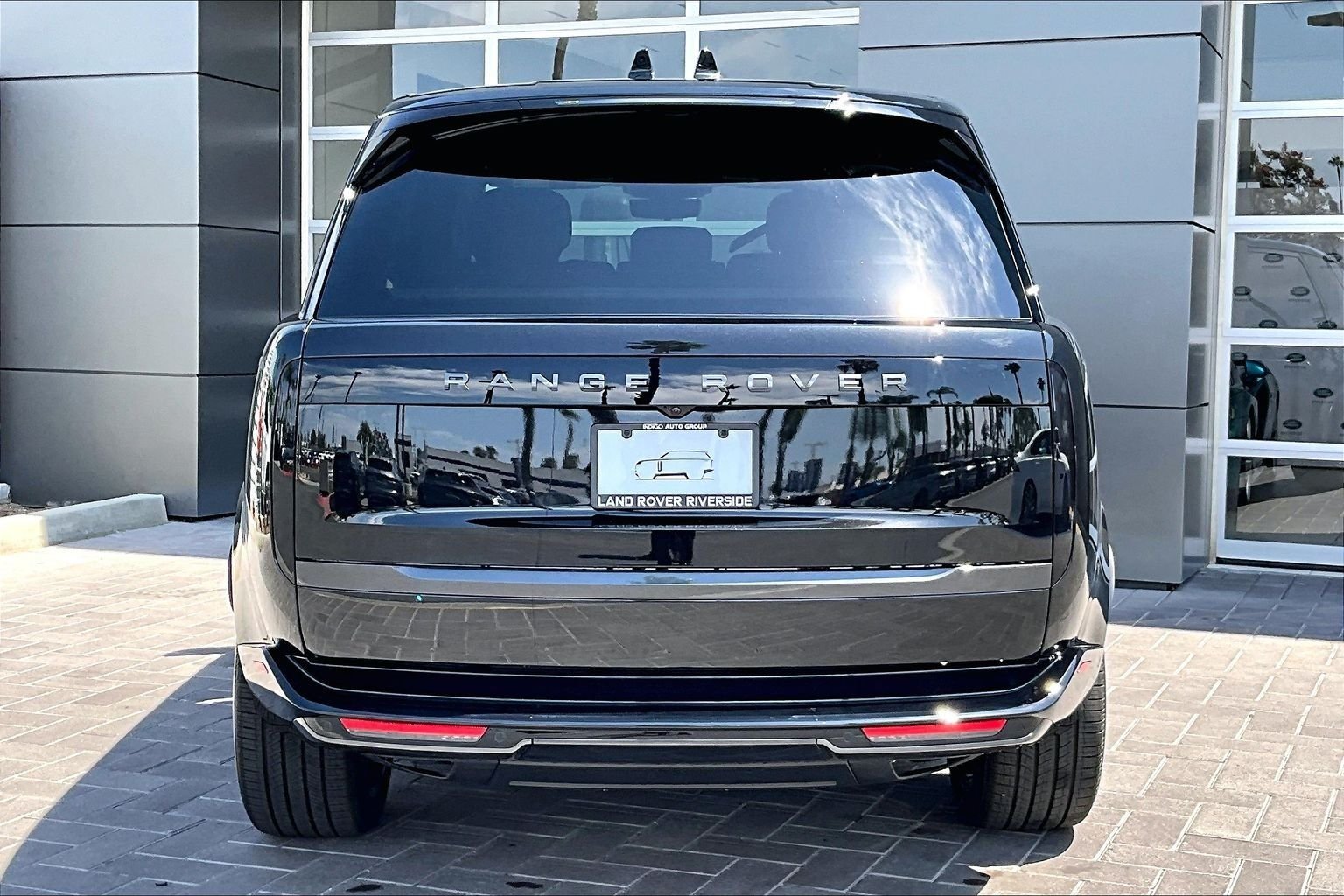 New 2026 Santorini Black Land Rover SE image 4