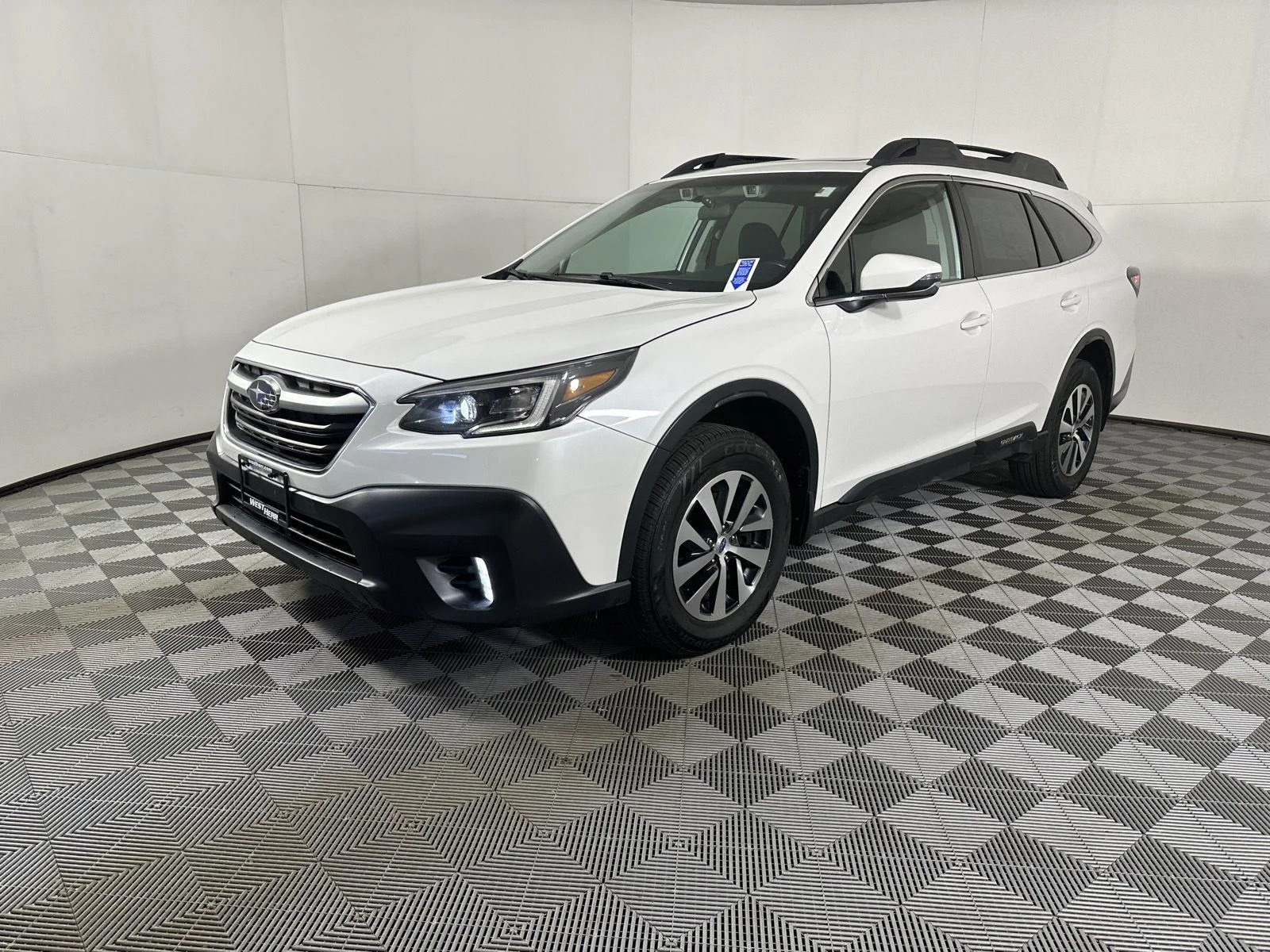 Used 2021  Subaru  image 14