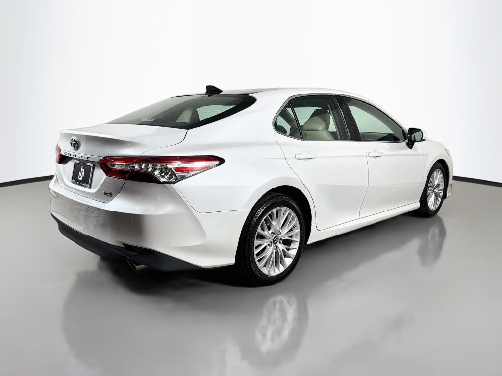 Used 2018 Beige Toyota XLE image 5