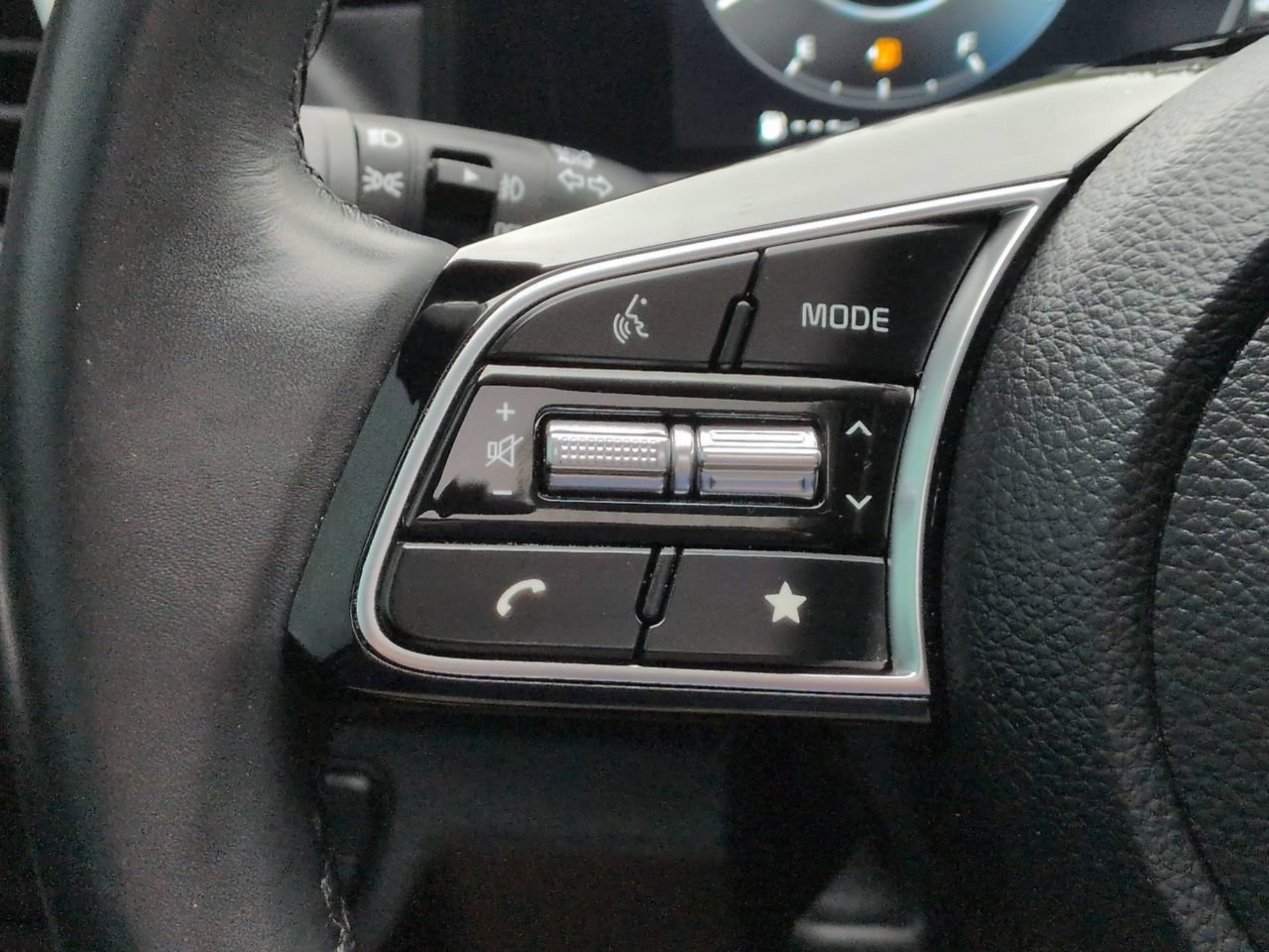 Certified Used 2025 Gravity Gray Kia EX image 31