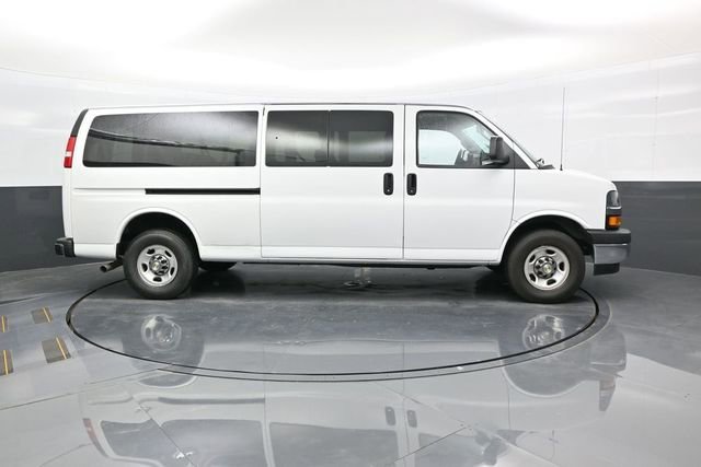 2024 Chevrolet Express Passenger LT - Photo 8