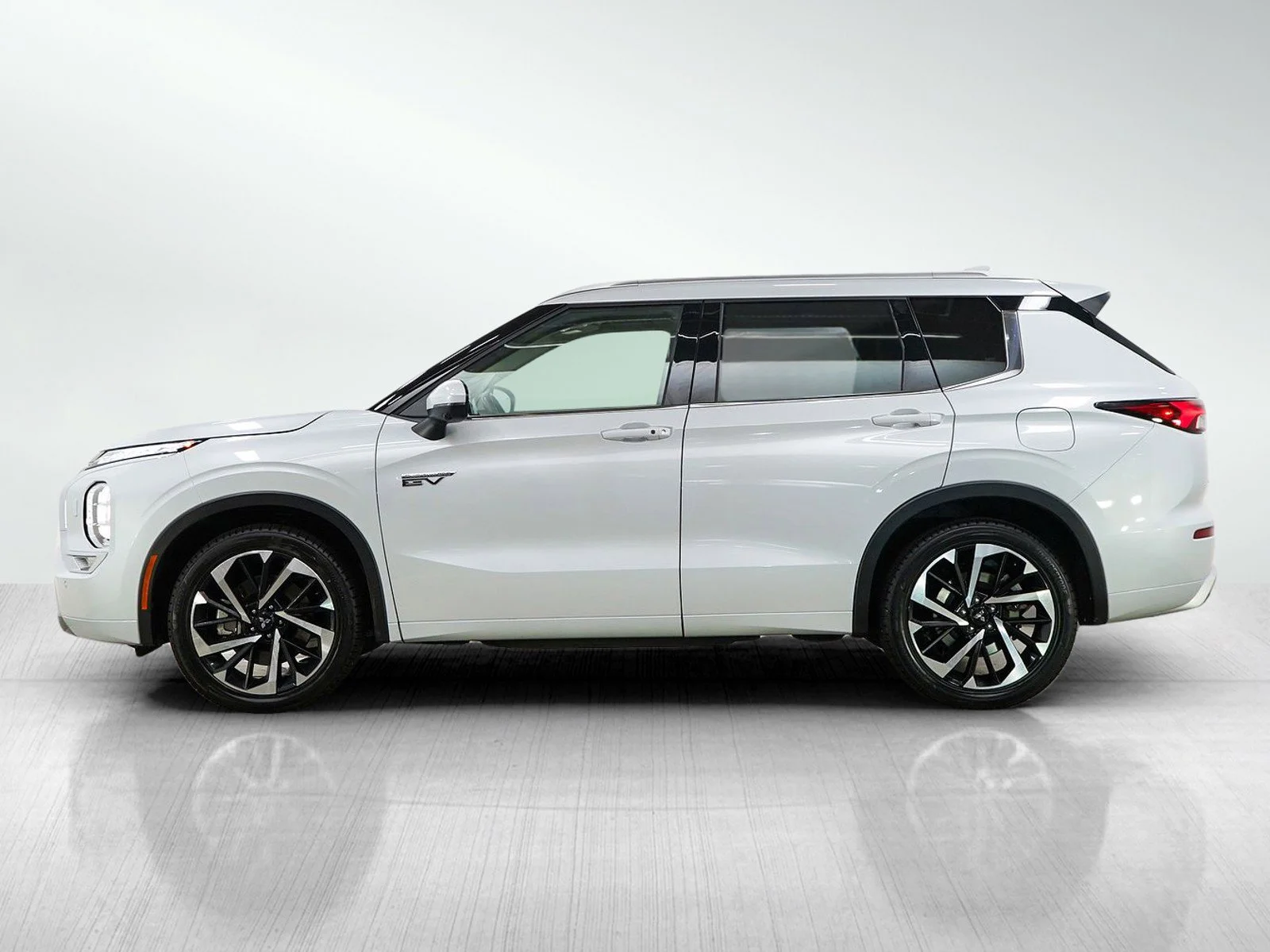 Used 2023 Mitsubishi Outlander Plug-In Hybrid SEL with VIN JA4T5VA98PZ033434 for sale in Burnsville, Minnesota