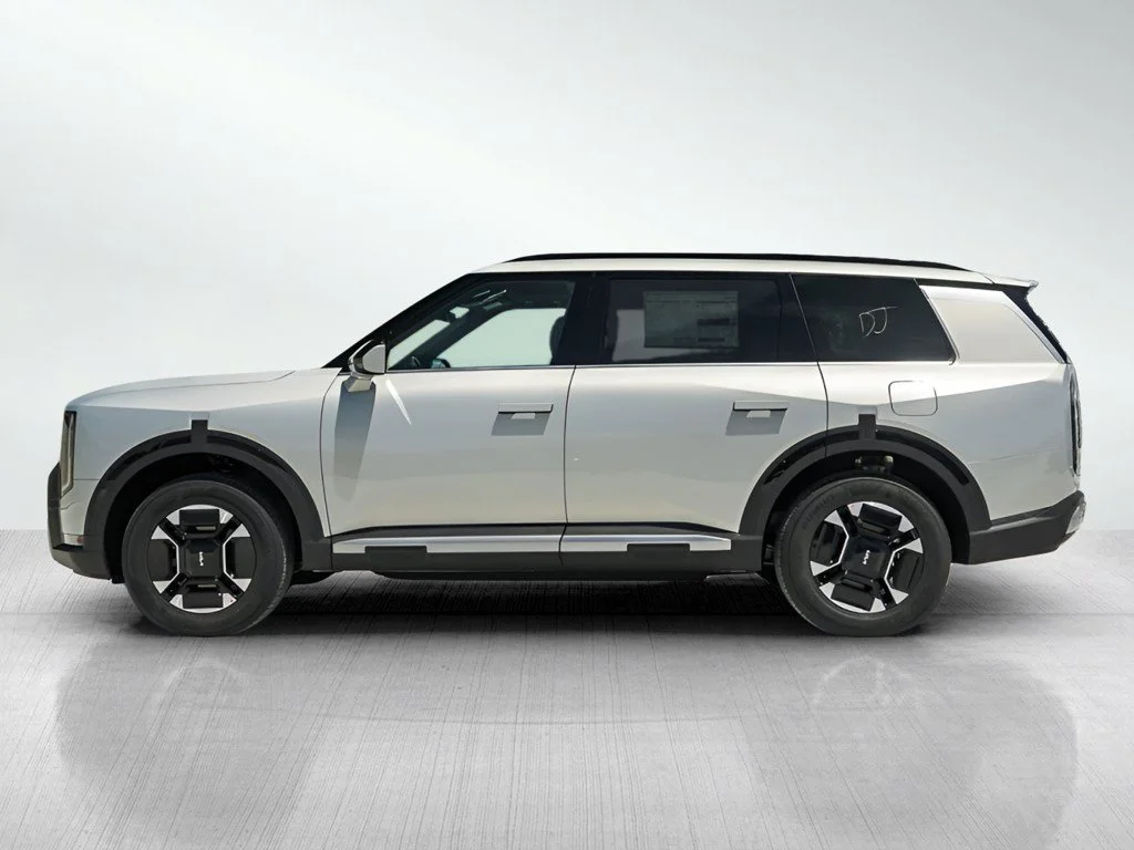 New 2027 Ivory Silver Kia EX AWD image 4