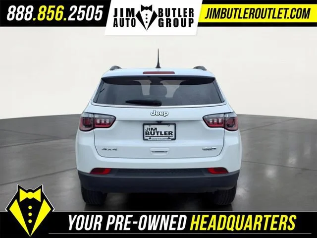 Used 2024  Jeep Latitude image 28